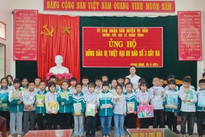 Thầy và trò Trường TH Quang Trung lan tỏa yêu thương tới các bạn HS bị thiệt hại nhiều sau cơn bão số 3.